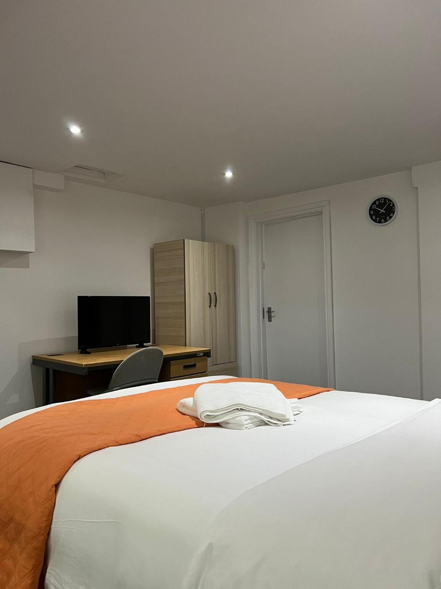 Apartmán Starlet Manor Park Londýn Exteriér fotografie